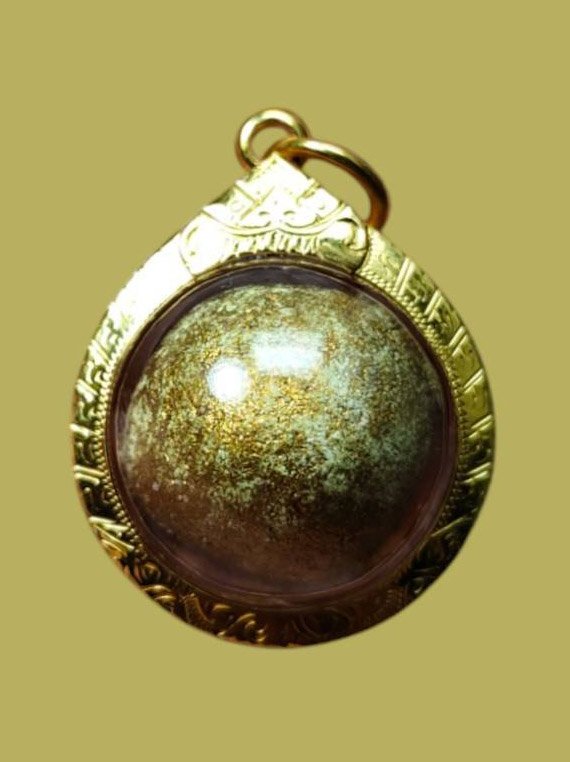 303409 ลูกอมผงพรายกุมาร หลวงปู่ทิม เนื้อบรอนซ์ฝุ่น ปี 2517 วัดละหารไร่ จังหวัดระยอง