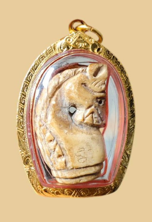 303710 ม้าหมากรุกงาแกะ เนื้องาแกะ หลวงพ่อเงิน พุทธศักราช 2450-2460 วัดหิรัญญาราม (วัดบางคลาน) จ.พิจิตร