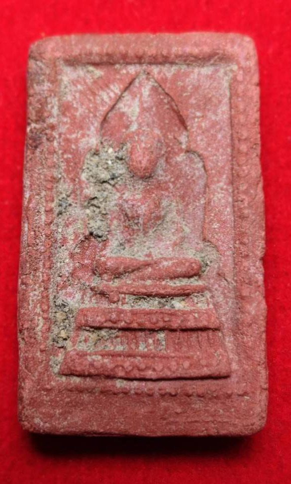 303768 พระสมเด็จแหวกม่าน  พิมพ์ข้างเม็ดปางมารวิชัย  กรุ.ต้นพิกุล ปี2490 - 2500  เนื้อว่านสบู่เลือด หลวงพ่อกวย  วัดโฆสิตาราม จ.ชัยนาท 