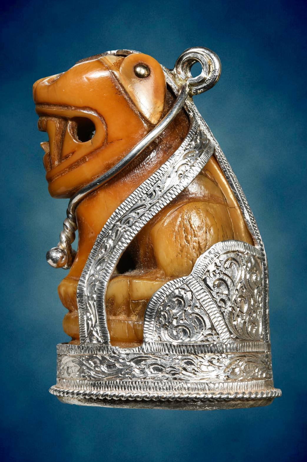 303792 เสือหลวงพ่อปาน  วัดมงคลโคธาวาส  (วัดบางเหี้ย) พิมพ์อ้าปาก เนื้อเขี้ยวเสือ จ.สมุทรปราการ พุทธศักราช 2420-2453