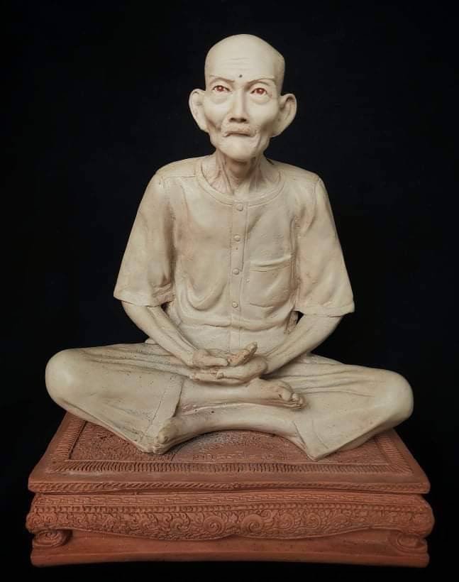 297707 พระบูชาเซียนแปะโรงสี อาจารย์โง้วกิมโคย รุ่น 2 เนื้อเรซิ่น ฐานสี่เหลี่ยม  หน้าตัก 9 นิ้ว ปี 2523 จ.ปทุมธานี