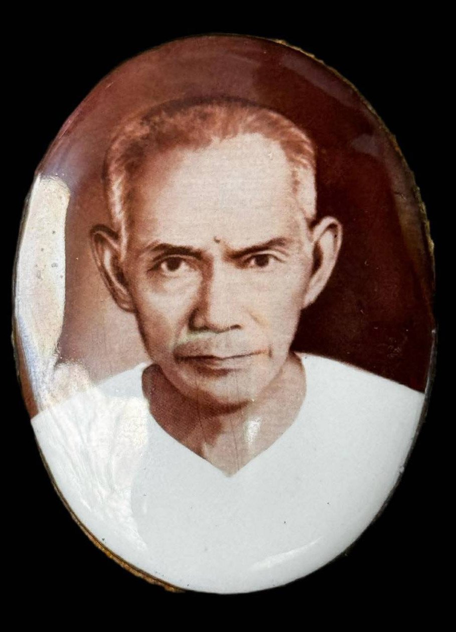 307197 ล็อกเก็ตเซียนแปะโรงสี รุ่นแรก ปี2519  พิมพ์ซีเปีย ลองพิมพ์ จังหวัดปทุมธานี