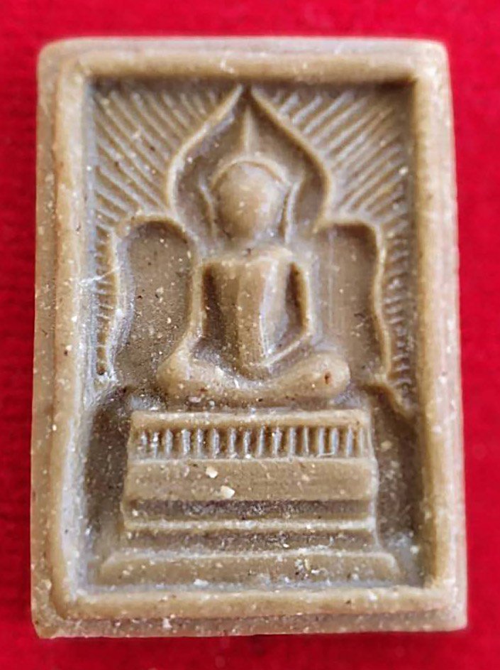 303935 พระสมเด็จแหวกม่าน  พิมพ์ต้อ ปี 2513-2515  เนื้อผงน้ำมันผสมผง  หลวงพ่อกวย วัดโฆสิตาราม  (บ้านแค) จ.ชัยนาท 