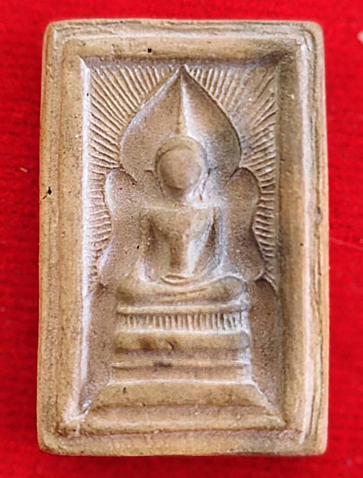 303936 พระสมเด็จแหวกม่าน  พิมพ์อกใหญ่ปางมารวิชัย  พุทธศักราช 2500 เนื้อผง  หลวงพ่อกวย วัดโฆสิตาราม  จ.ชัยนาท 