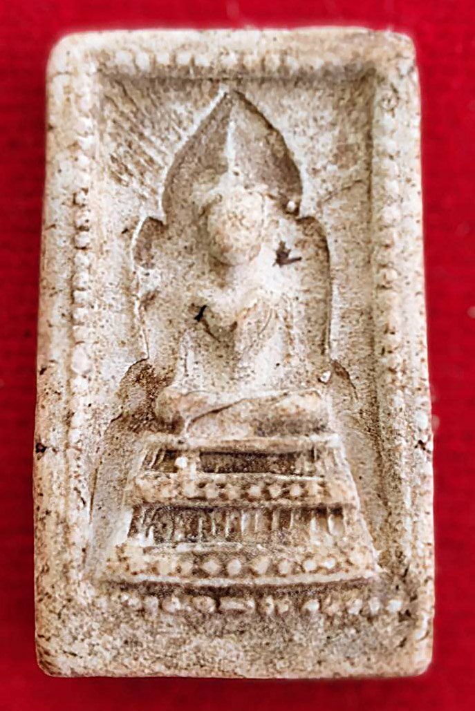 303938 พระสมเด็จแหวกม่าน  พิมพ์ข้างเม็ดปางมารวิชัย  กรุต้นพิกุล 2490 - 2500  หลวงพ่อกวย วัดโฆสิตาราม  เนื้อผงพุทธคุณ(นิยม) จ.ชัยนาท 