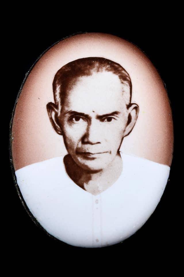 296765 พระลีลา25 ศตวรรษ  พิธีพุทธมณฑล.  เนื้อดิน  ปี2500 จังหวัดนครปฐม