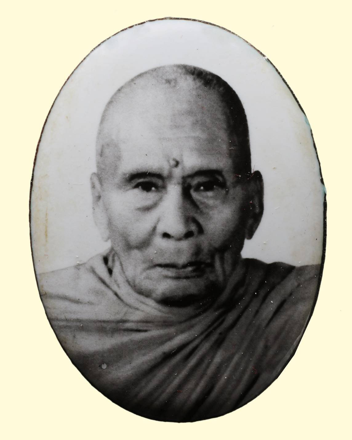 296800 ล็อกเก็ตอาจารย์นำ วัดดอนศาลา  ฉากขาวดำครึ่งองค์  จังหวัดพัทลุง