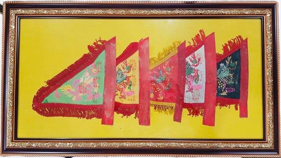 (295850) ล็อกเก็ตรุ่นแรก เซียนแปะโรงสี ปี 2519 พิมพ์ กลมเล็ก จังหวัดปทุมธานี 