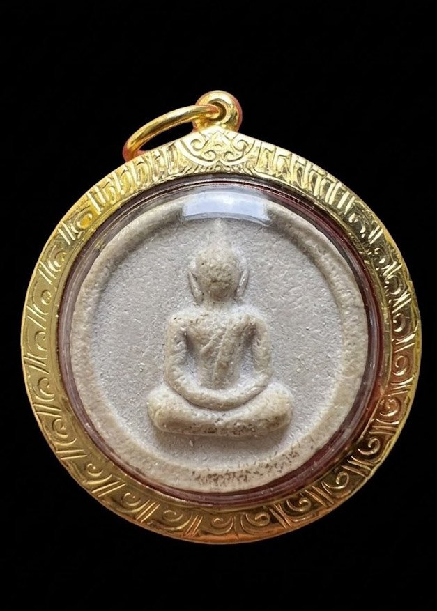 307443 จันทร์ลอยเนื้อผงเกสร  ปี 2518   หลวงปู่โต๊ะวัดประดู่ฉมพลี จังหวัด กรุงเทพมหานคร