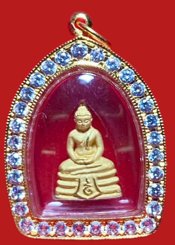 304557 พระพุทธโสธร  รุ่นอุดมโชคโภคทรัพย์  วัดโสธรวราราม ปี 2550 เนื้อทองคำ  ฉะเชิงเทรา